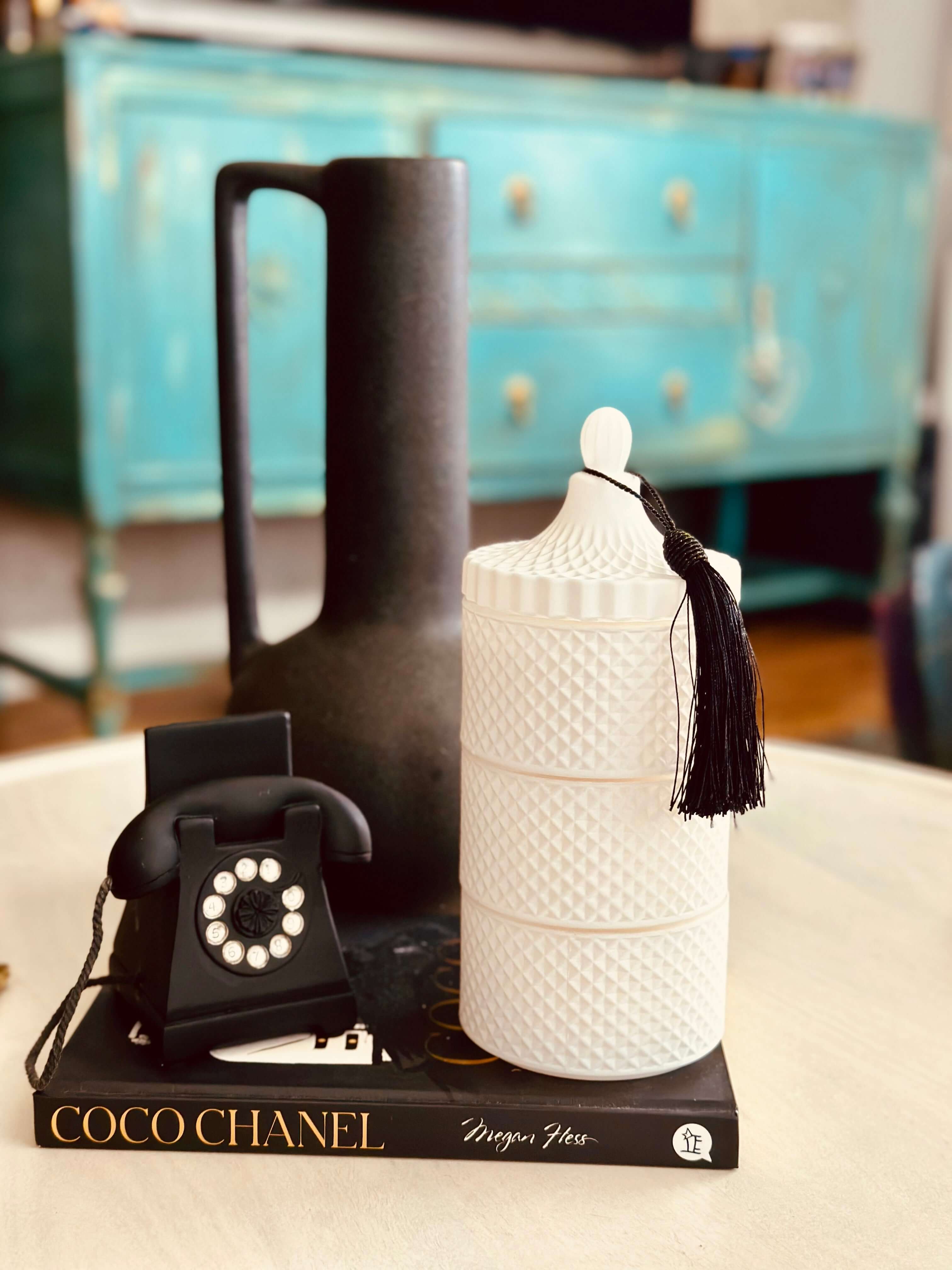 This 3 Stackable Geo Candle Matte White Set is a versatile and stylish addition to any home decor. The unique geometric design adds a modern touch, while the stackable feature allows for customisable arrangements. Made with quality materials, these candles provide a warm and inviting atmosphere in any room.