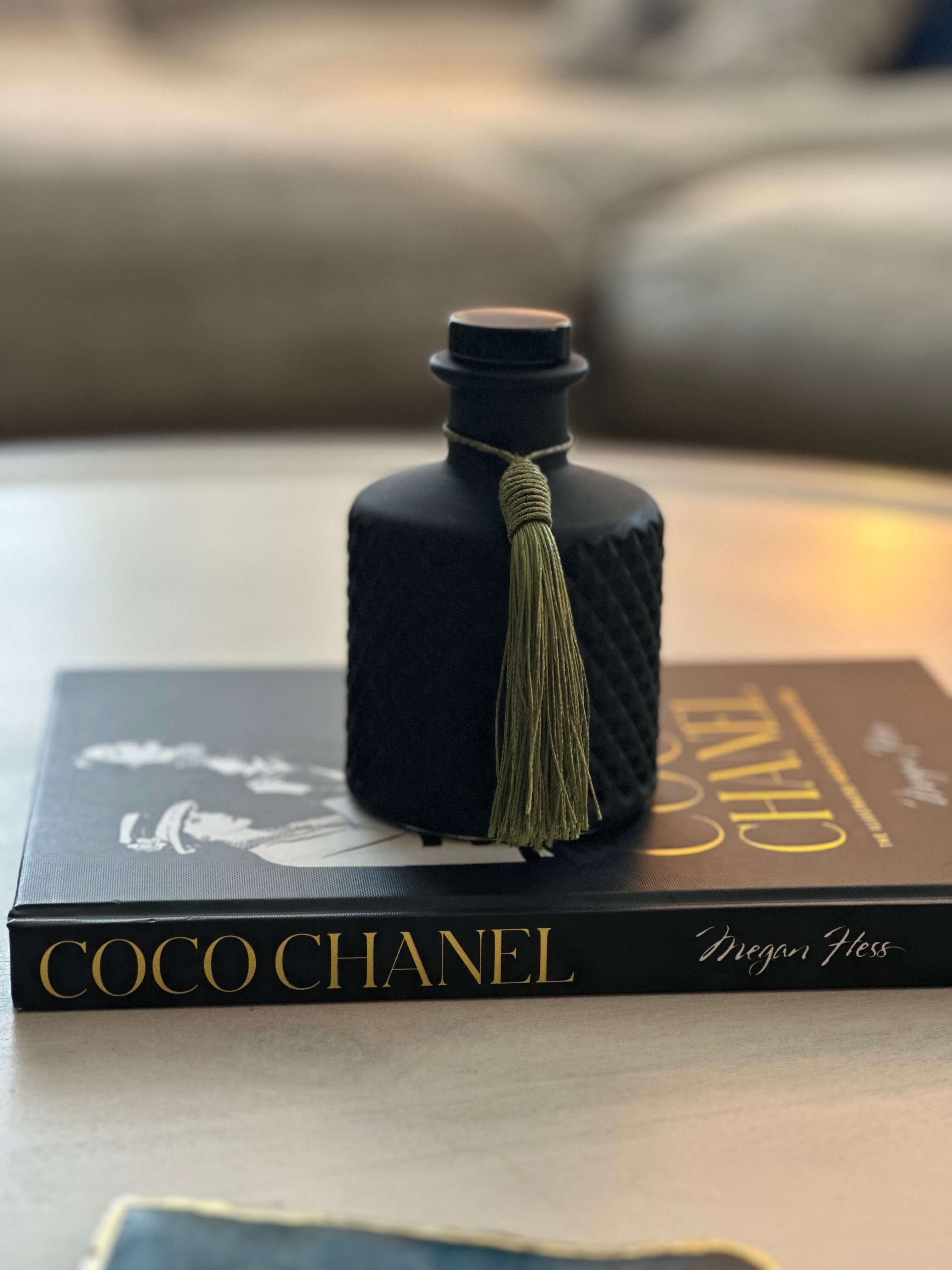 Enhance your home with our Scented Reed Diffuser, available in sleek Matte Black or Matte White. The perfect addition to our Geo Range, which also includes our popular 3 stack Geo Candle. Transform your space with our signature scents.