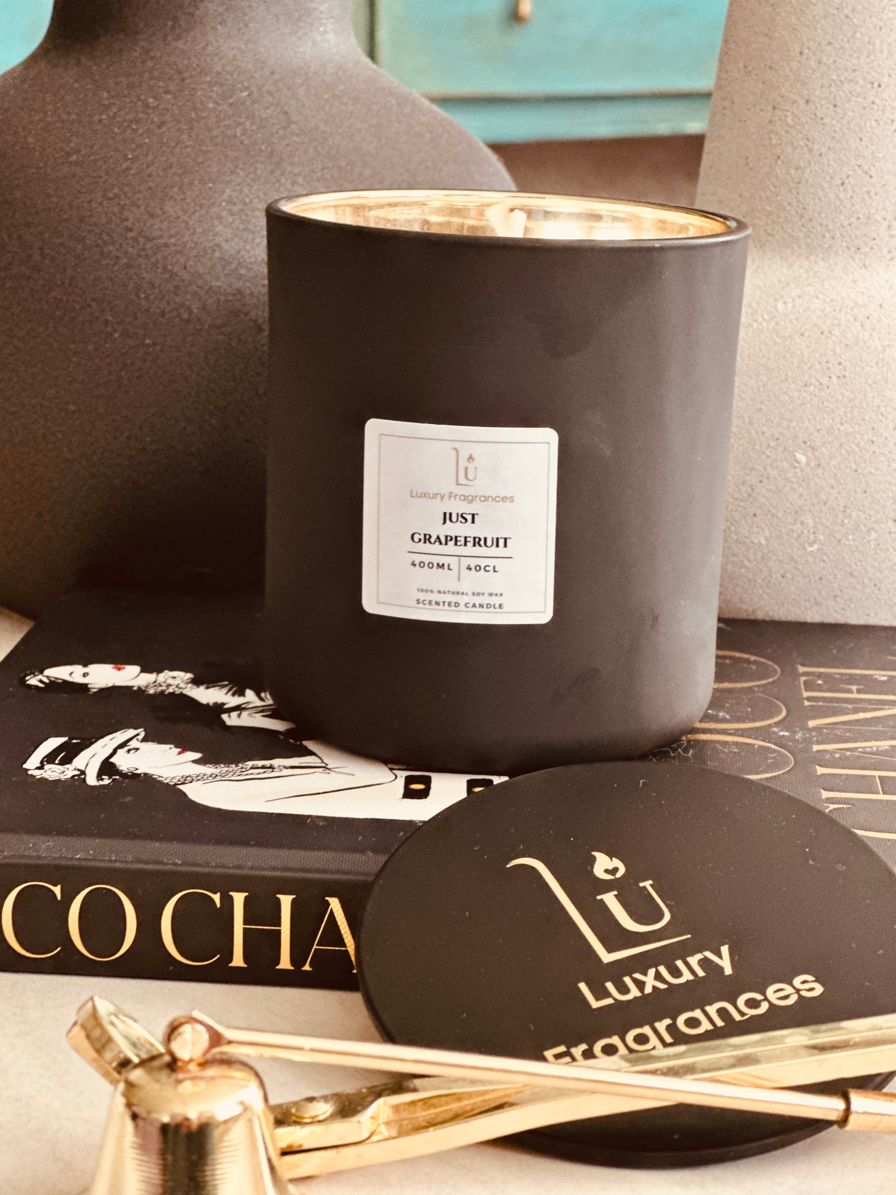 Elevate your home decor with our Matte Black Lux Scented Candle (Vogue). Experience the exquisite luxury of this home fragrance range.
Featuring a matte black design with a mercury gold inlay and black lid, that adds a touch of sophistication to any room. Indulge your senses with its captivating scent and create a welcoming ambiance for any occasion.