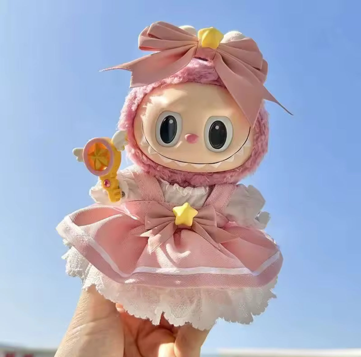 Turn ordinary playtime into extraordinary adventures as your dressed-to-impress monster friend unleashes imagination and giggles galore with every snazzy outfit change!